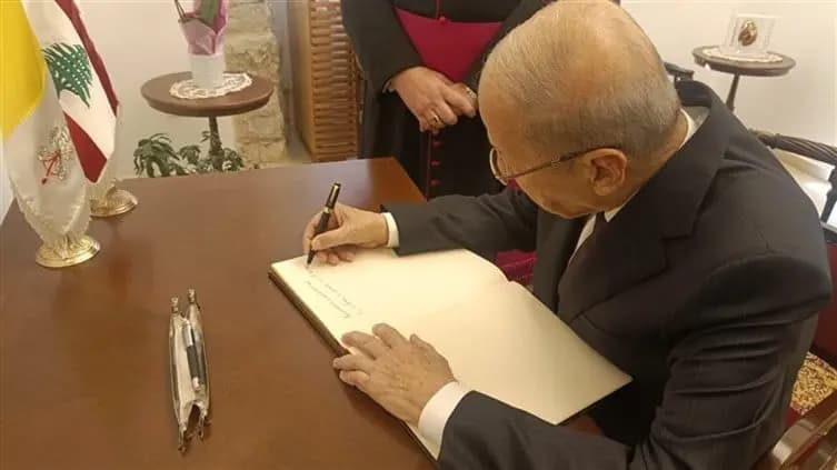 عون في السفارة البابوية.. للتعزية!