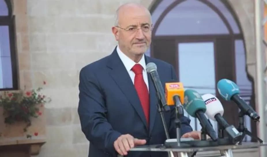 العريضي يتصل بعباس: مواقفنا ثابتة تجاه القضية الفلسطينية