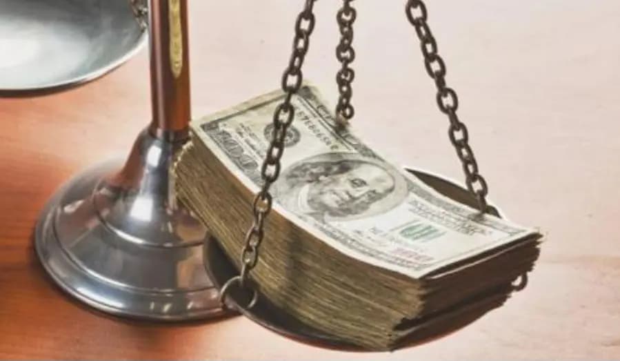 ما جديد التحقيقات في التحويلات المالية للخارج؟