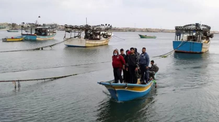 زوارق الاحتلال تُهاجم "الصيّادين"!