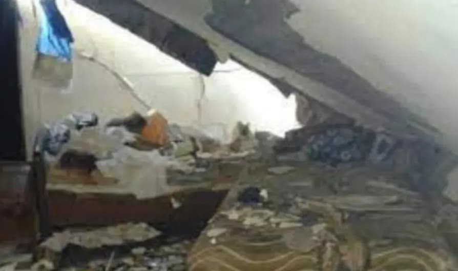 بالصّورة: انهيار سقف منزل في هذه المنطقة... إليكم التّفاصيل