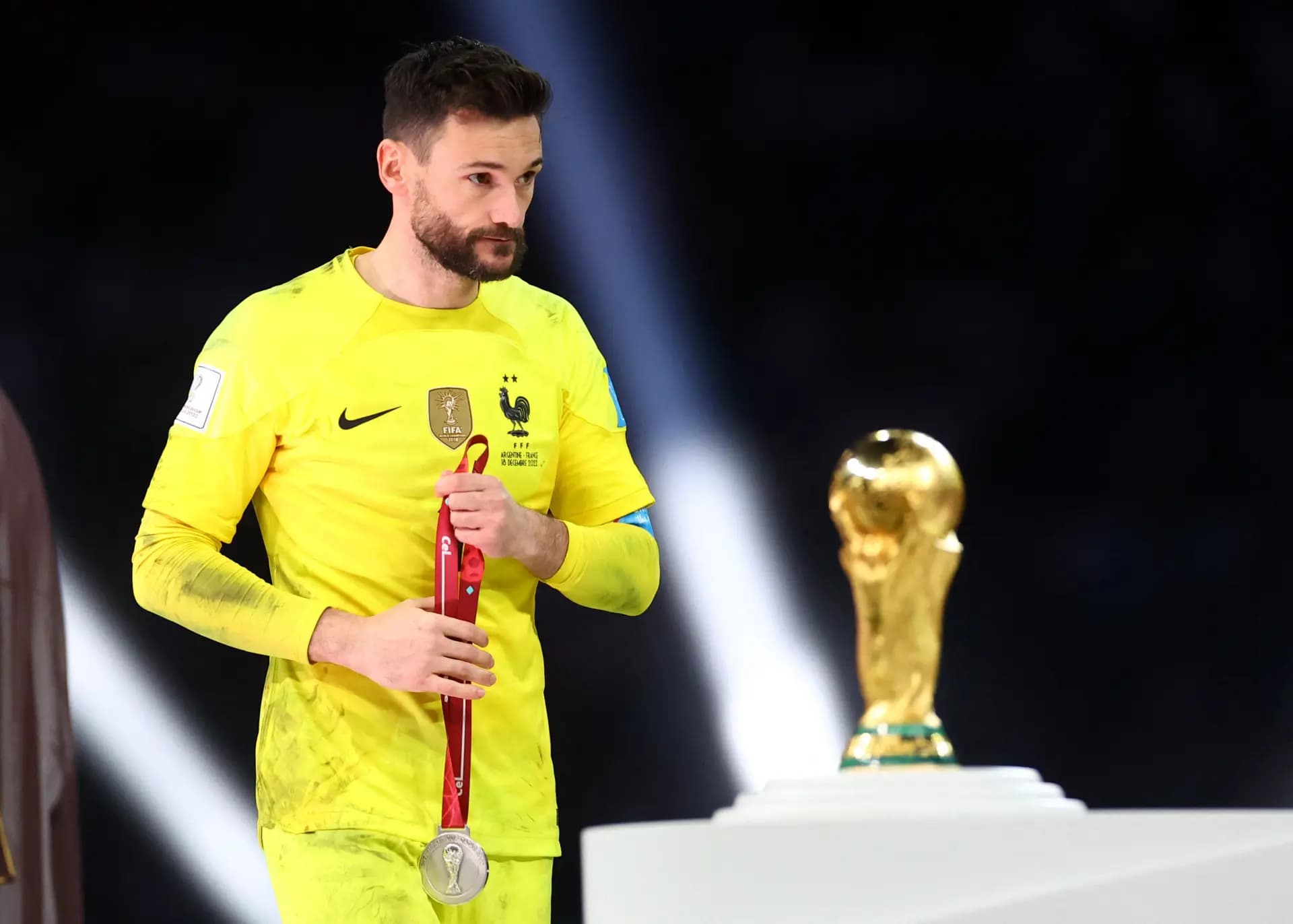 قائد منتخب فرنسا لوريس يعتزل اللعب دوليًّا