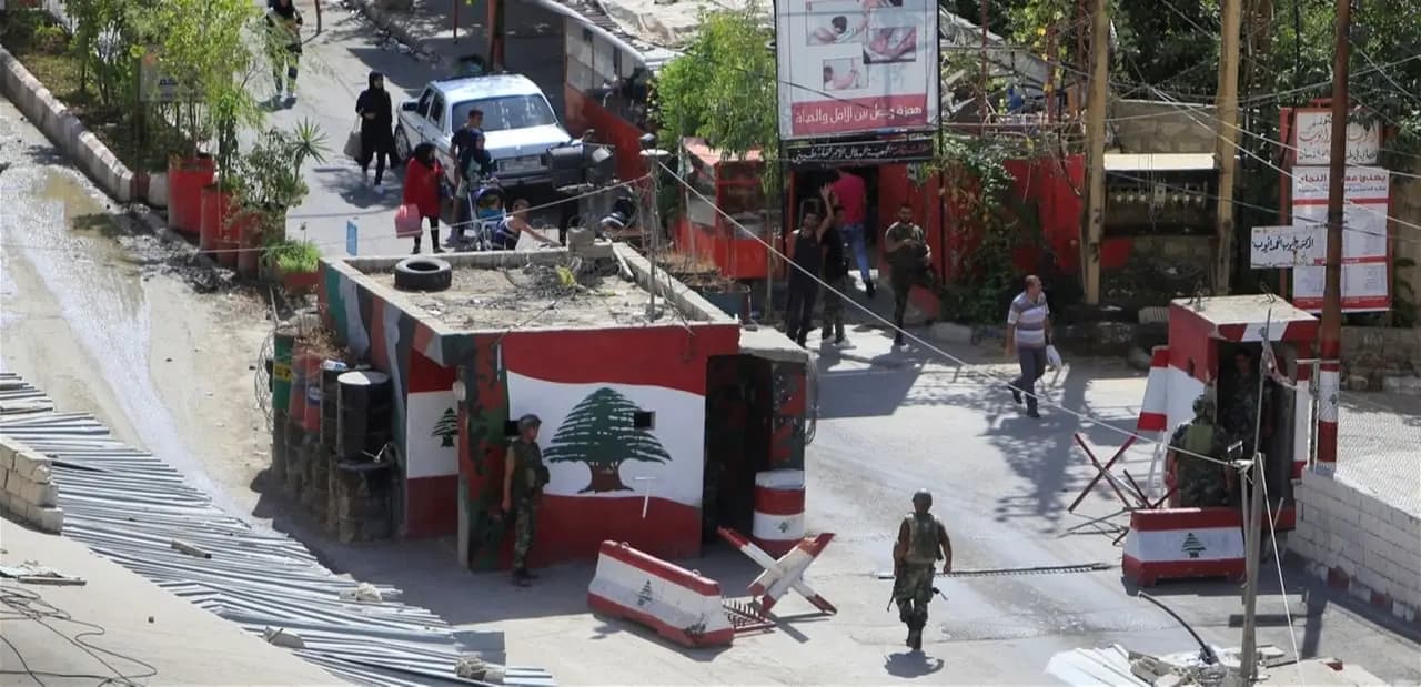 في مخيم عين الحلوة .. جريح ورصاص!