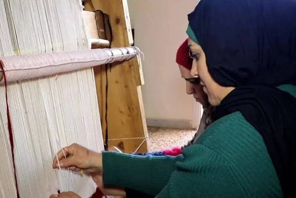 العودة إلى صناعة السجّاد العربي بالنول القديم