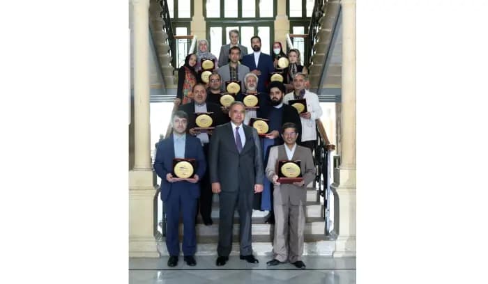 وزير الثقافة يُكَرٍم الفنانين الإيرانيين الذين شاركوا في الاسبوع الثقافي الإيراني في بيروت،