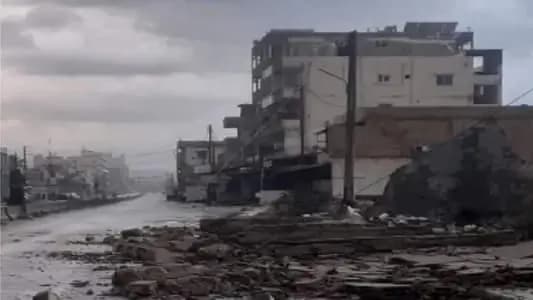 سقوط حائط مبنى بسبب الأمطار!