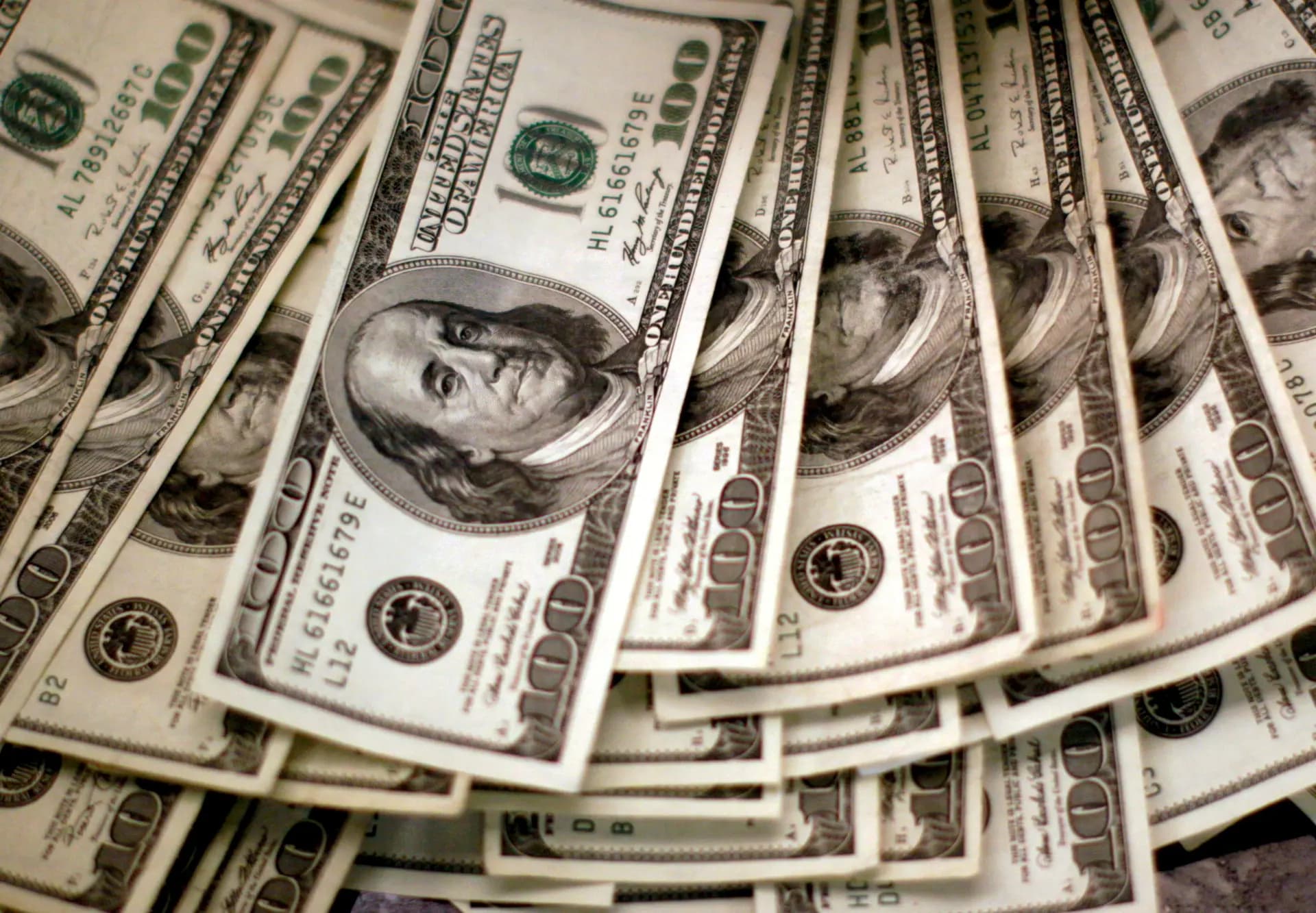 سعر دولار السوق السوداء صباح اليوم