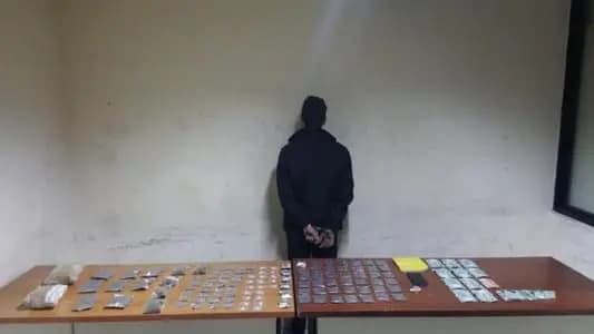 يخزّن المخدّرات في منزله... ويروّجها لاحقاً