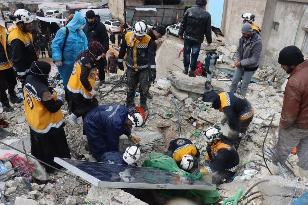 إنقاذُ طفلٍ قضى 158 ساعةً تحتَ الأنقاض