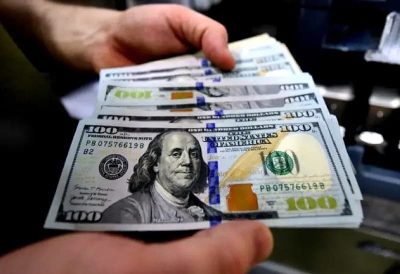دولارُ السّوق السّوداء يسجّل 77000 ليرة