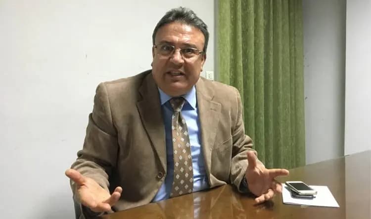 محفوظ:: اتفقنا في الاجتماع التربويِّ أمس على رفع بدل النقل 12 سنتًا على كلِّ كلم يقطعه كلُّ أستاذ وعلى المدارس التي لا تدفع جزءا بالدولار أن تدفع 150 $ على الأقل كمساعدة، أما المدارس التي تدفع بالدولار عليها أن تعطي دفعةً ثانيةً وهذا الاتفاق هو مرحلي