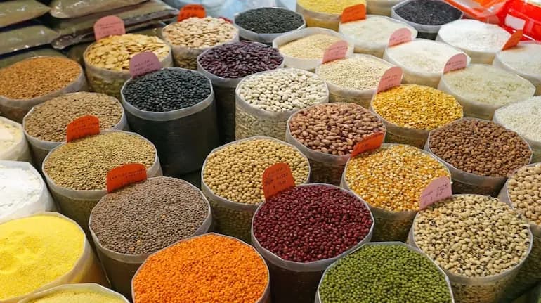 الحبوب بالدولار أيضًا...فماذا يأكل اللبناني؟