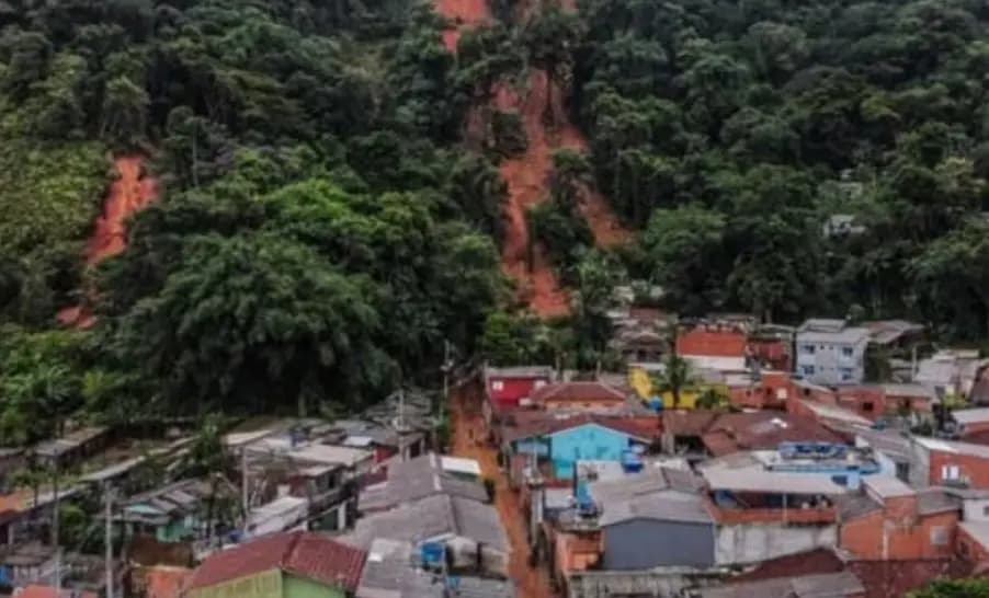 وفاة 40 شخصاً جراء أمطار البرازيل