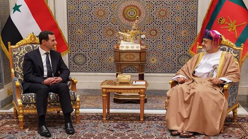 زيارةُ الأسد إلى عُمان تقلبُ الموازينَ الإقليميّة