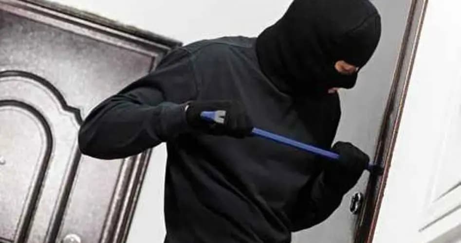 ضربُ وتخديرُ سيّدةٍ في الشّمال