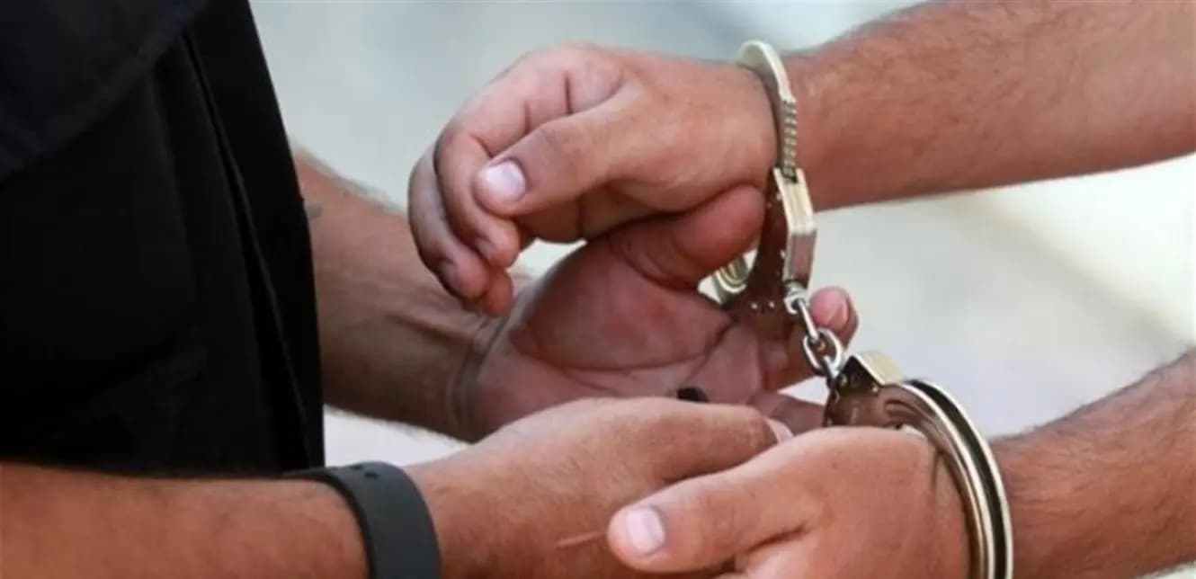 رفضَ الخروج فأغرَته عناصر أمن الدولة بسيجارة حشيشة... وأوقفته