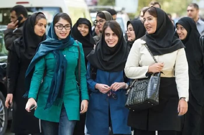 إيران.. مخالفةُ الزّيّ ستلقى عقابها