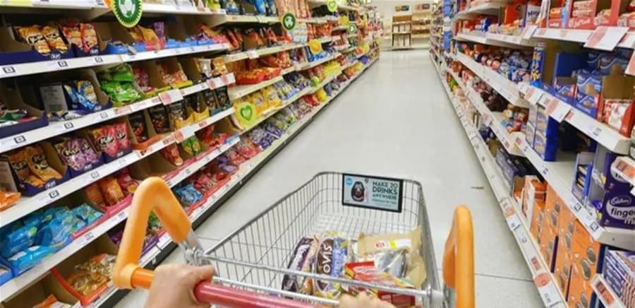 رفع أسعار السّلع.. "كل مين إيدو إلو"