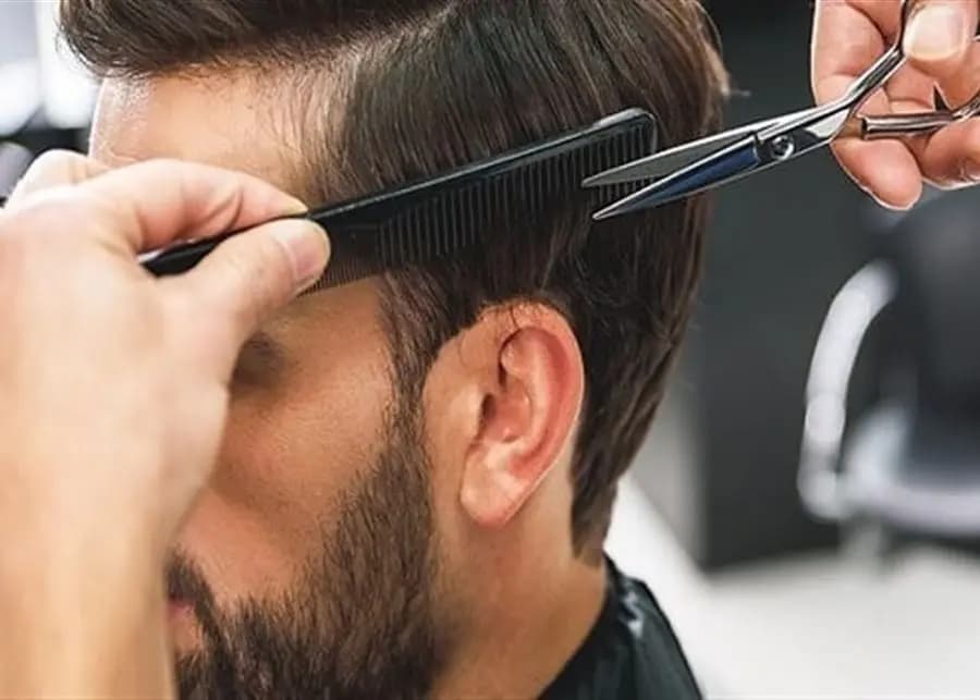 "الحلاقة" أصبحَت بالدولار أيضاً!