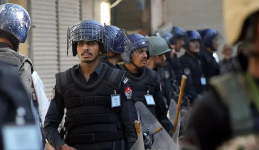 ‏الشرطة الباكستانية توجه اتهامات بالإرهاب لعمران خان و17 من مساعديه