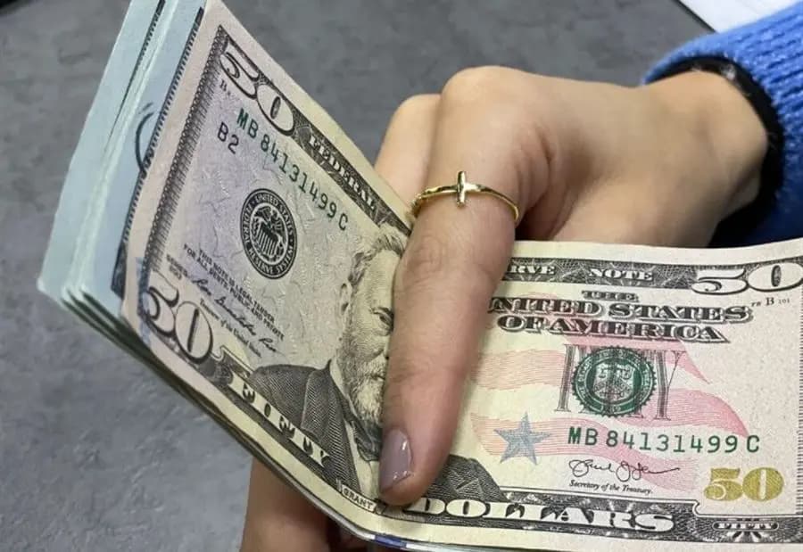 سعرُ دولار السوق السوداء اليوم