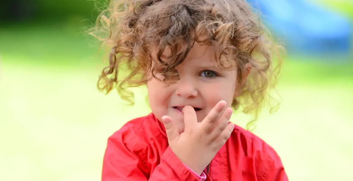 هكذا تساعدون أطفالكم على الإقلاع عن قضم الأظافر..
