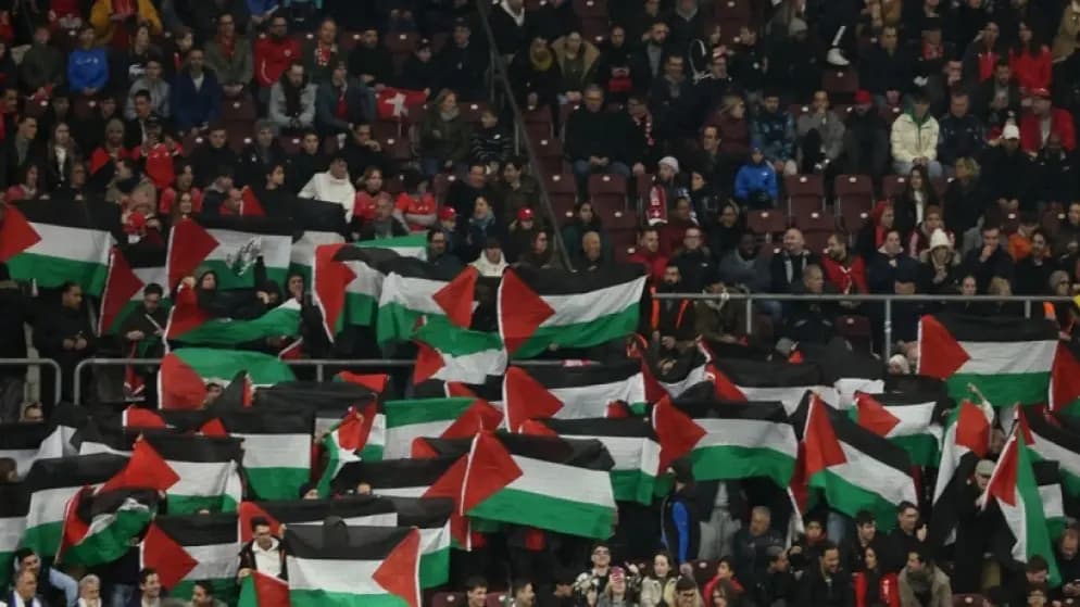 جماهير سويسرا تستفزّ منتخب "إسرائيل" برفع أعلام فلسطين