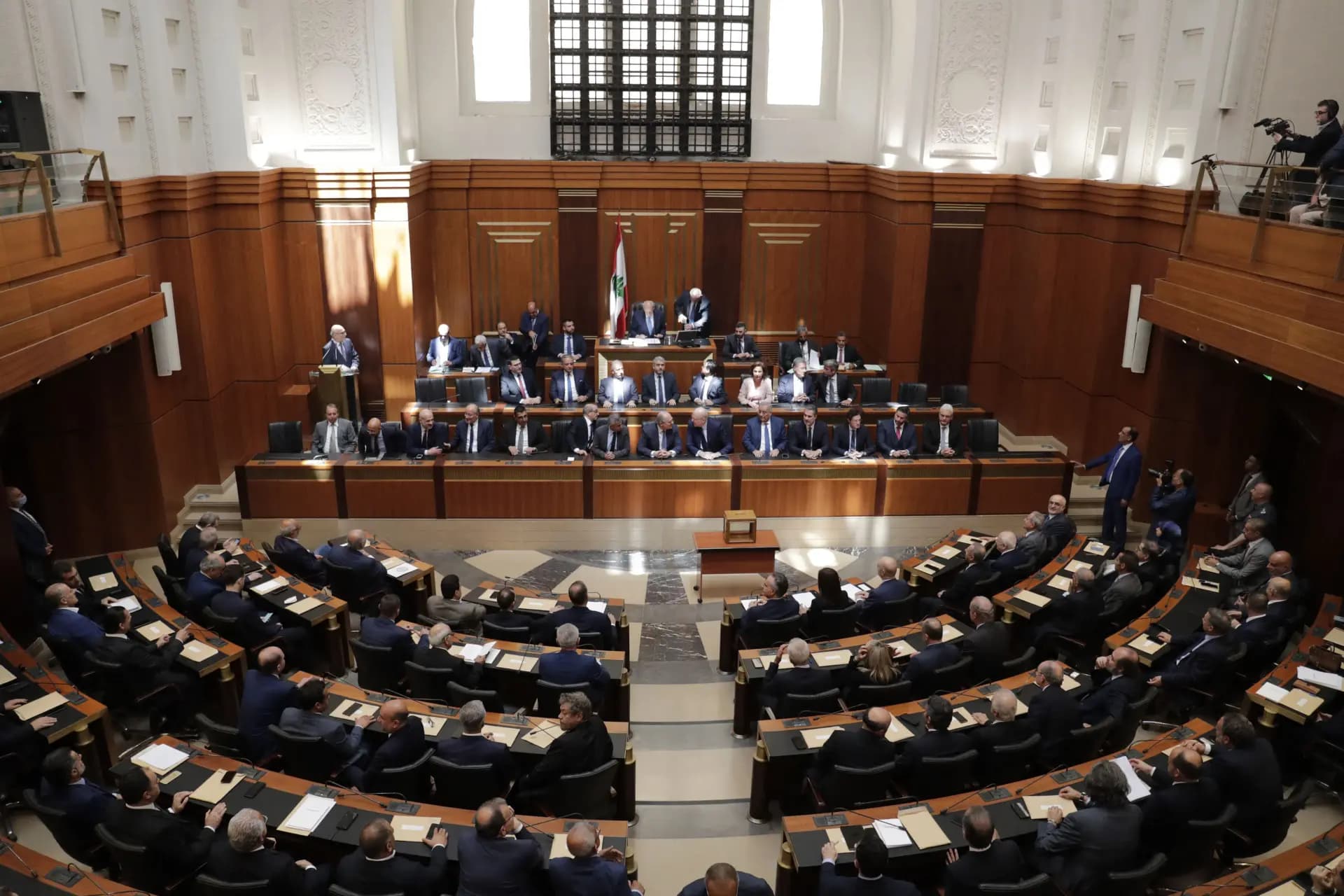 ليبانون ديبايت: سيتم تحديد جلسة تشريعية لمجلس النواب تحت عنوان "تشريع الضّرورة" خلال جلسة هيئة مكتب المجلس التي دعا إليها برّي يوم غدٍ لتمرير قانون التّمديد للمجالس البلديّة والاختياريّة