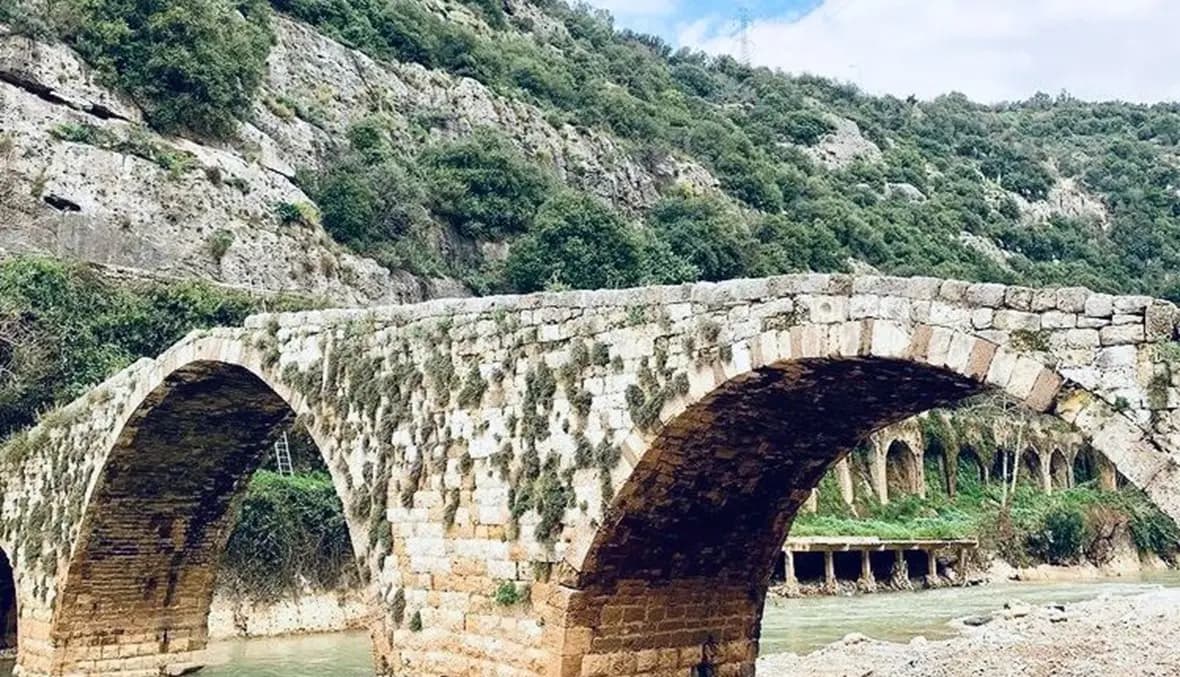 حادثةٌ غير مسبوقة... تهجم على شبان لبنانيين بسبب "دكانة" إليكم التفاصيل!