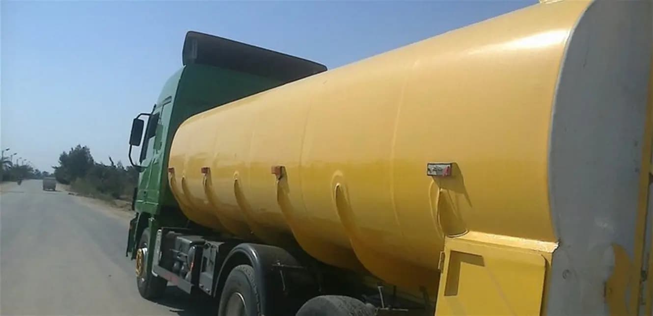 عدد من ​الصهاريج​ تتجمع على أوتوستراد الرئيس لحود أمام ​وزارة الطاقة