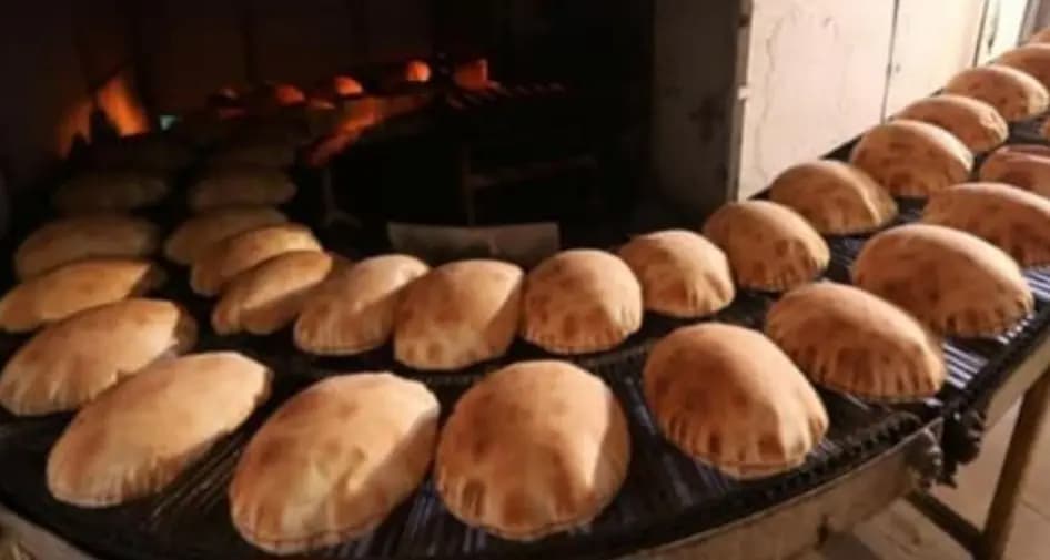 عمال المخابز: لن نرضى بأي زيادة على سعر الخبز..!