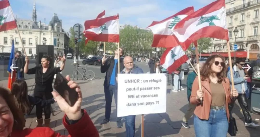 بالصور: تظاهرة في باريس رفضاً لبقاء اللاجئين في لبنان