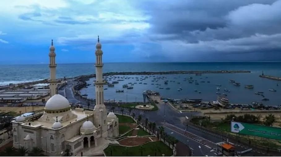 روسيا اليوم: ‏الطيران الحربي الإسرائيلي يشن غارات على مواقع داخل قطاع غزة