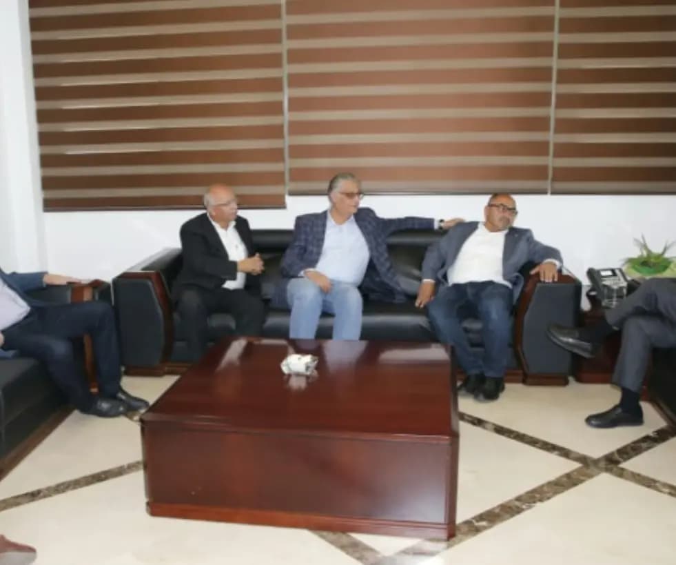 الأبيض يبحثُ مع زوارهِ استمراريةَ مستشفى بر الياس