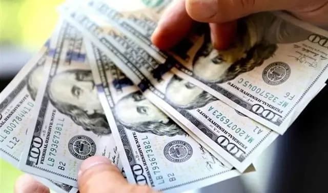 كيفَ أقفل دولار السوق السوداء مساء اليوم؟