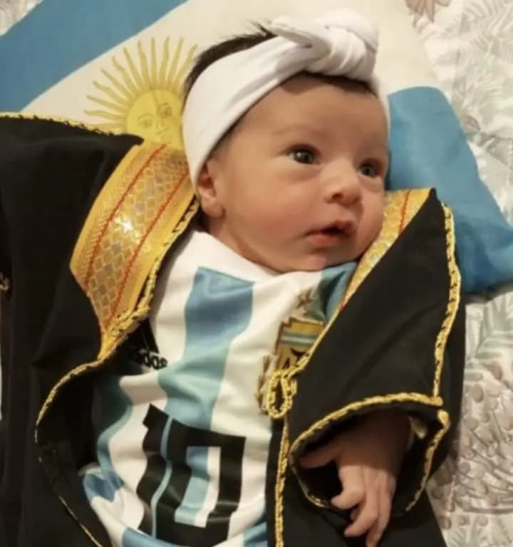 مولودة لبنانية باسم "نور ميسي"!