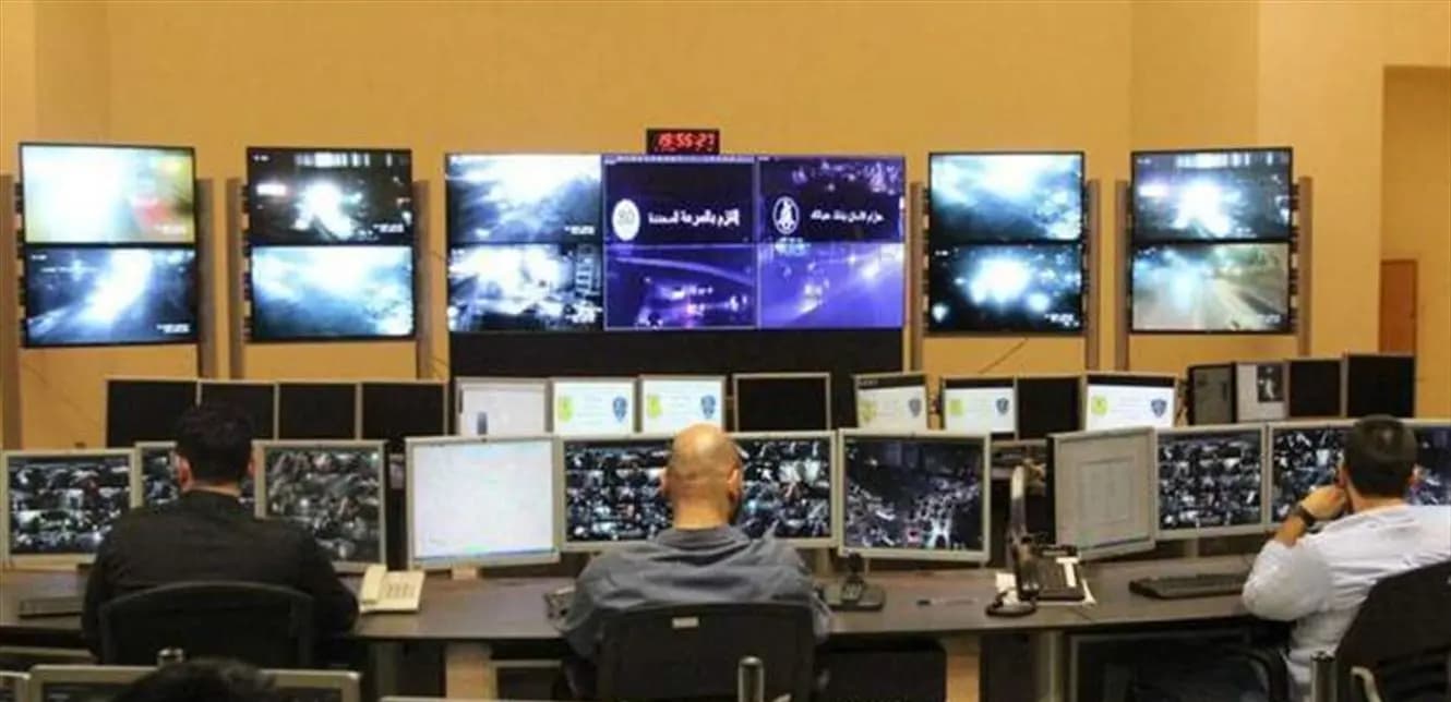 تدهور سيارة يسفر عن جريحين
