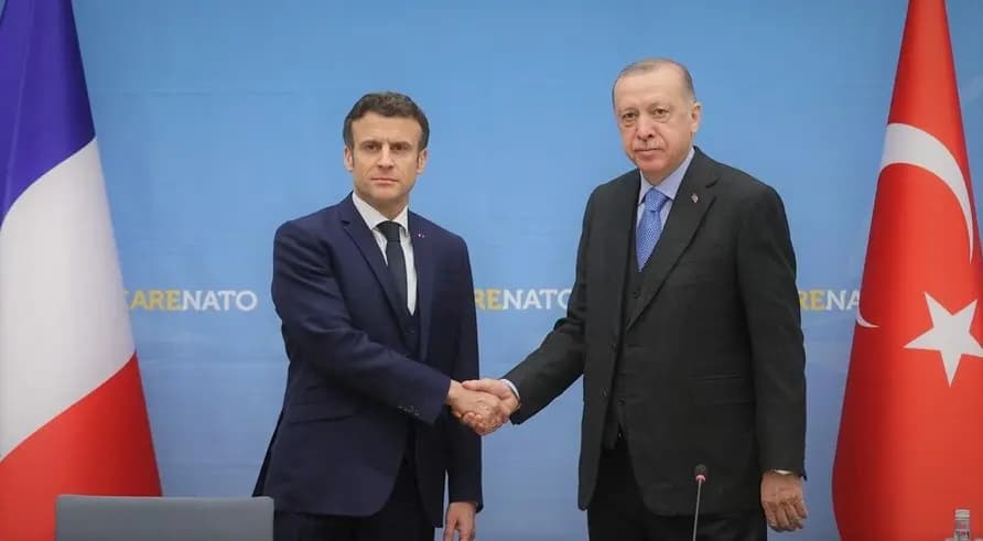 ماكرون يهنئ اردوغان
