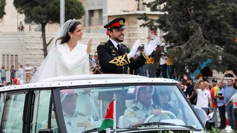 سيارة الملكية الأردنية بعلم جديدٍ... وهذه دلالاته..!