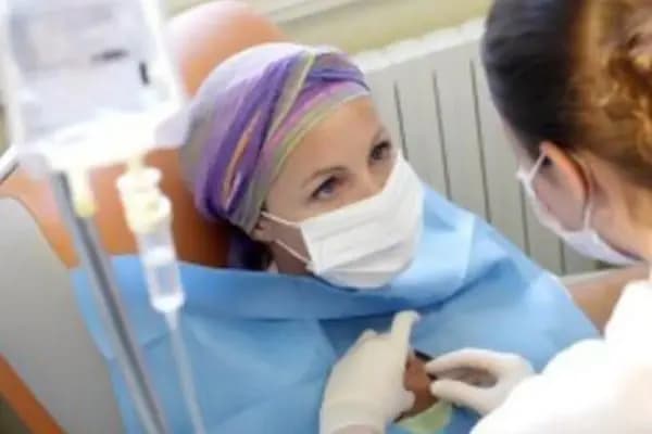 أسوأ بلد لمرضى السّرطان... من يَحمي مافيات الأدوية؟