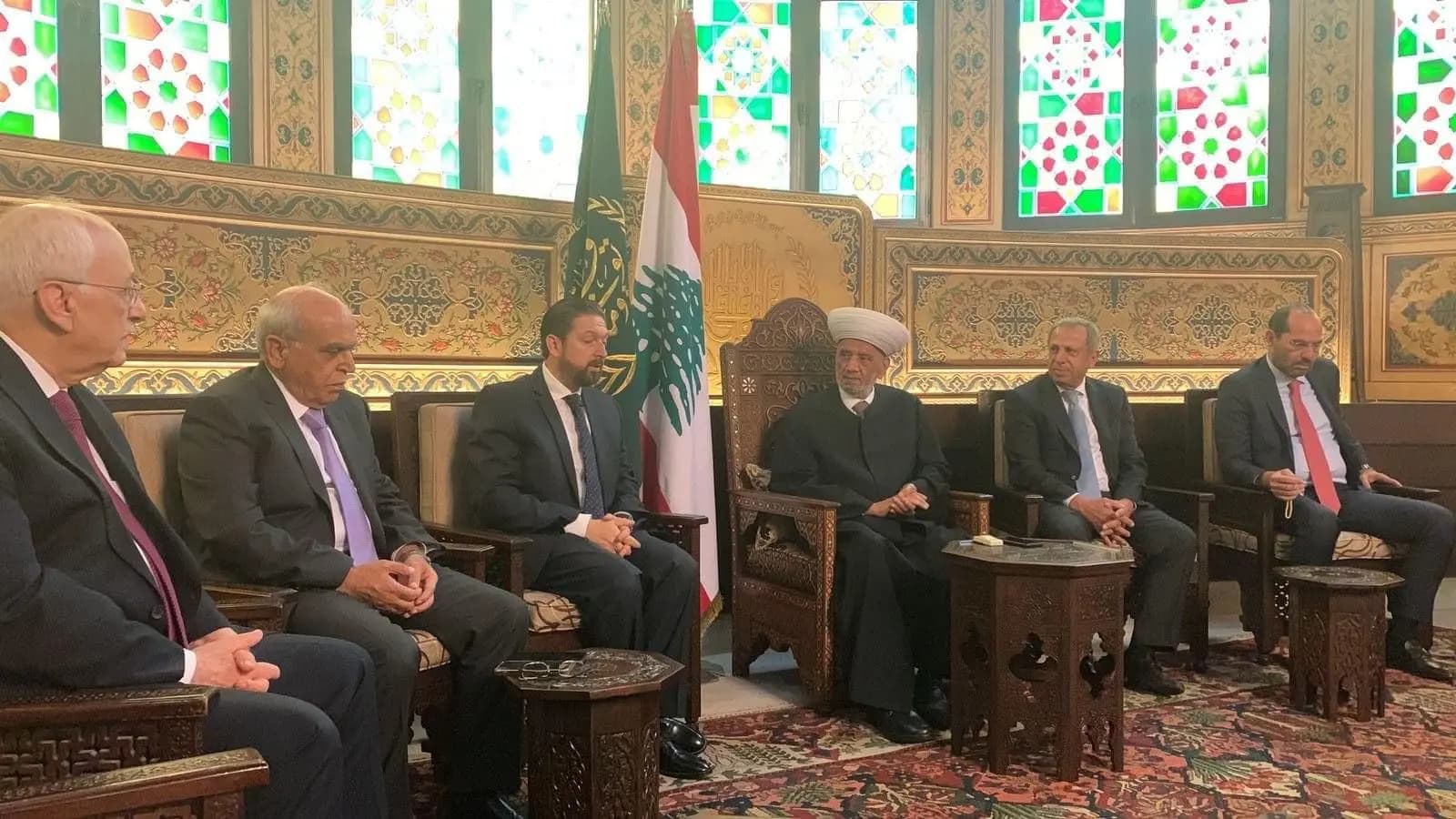 تكتل "الوفاق الوطني" يلتقي المفتي دريان في هذه الأثناء