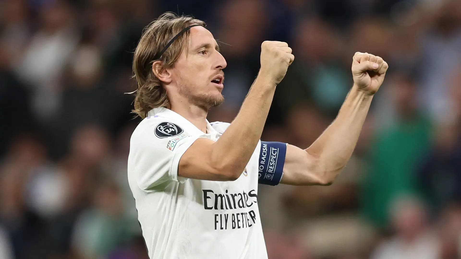ريال مدريد يجدد عقد مودريتش