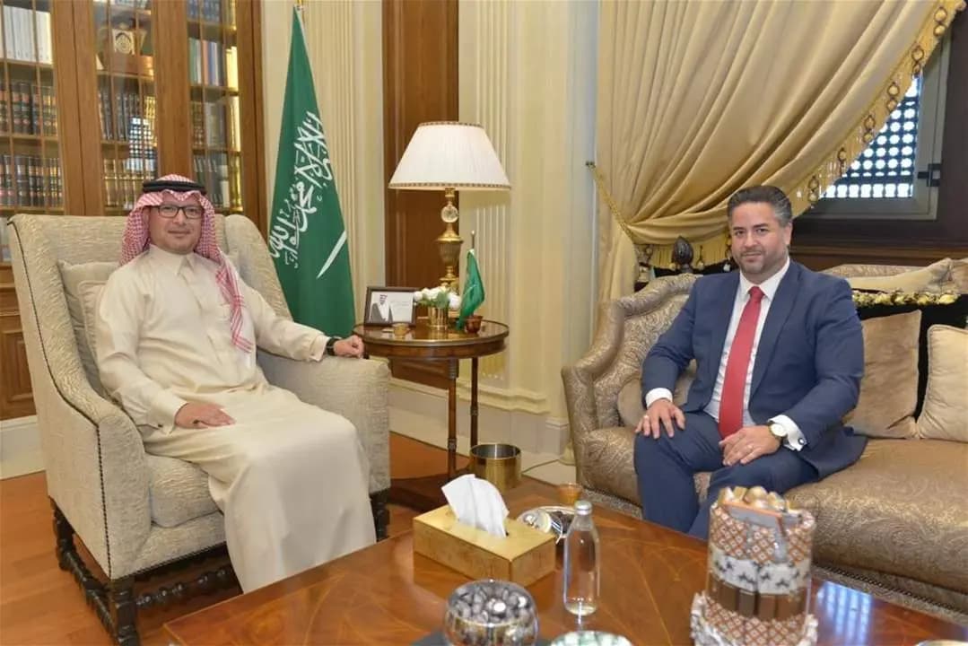 بخاري يستقبل وزير الاقتصاد