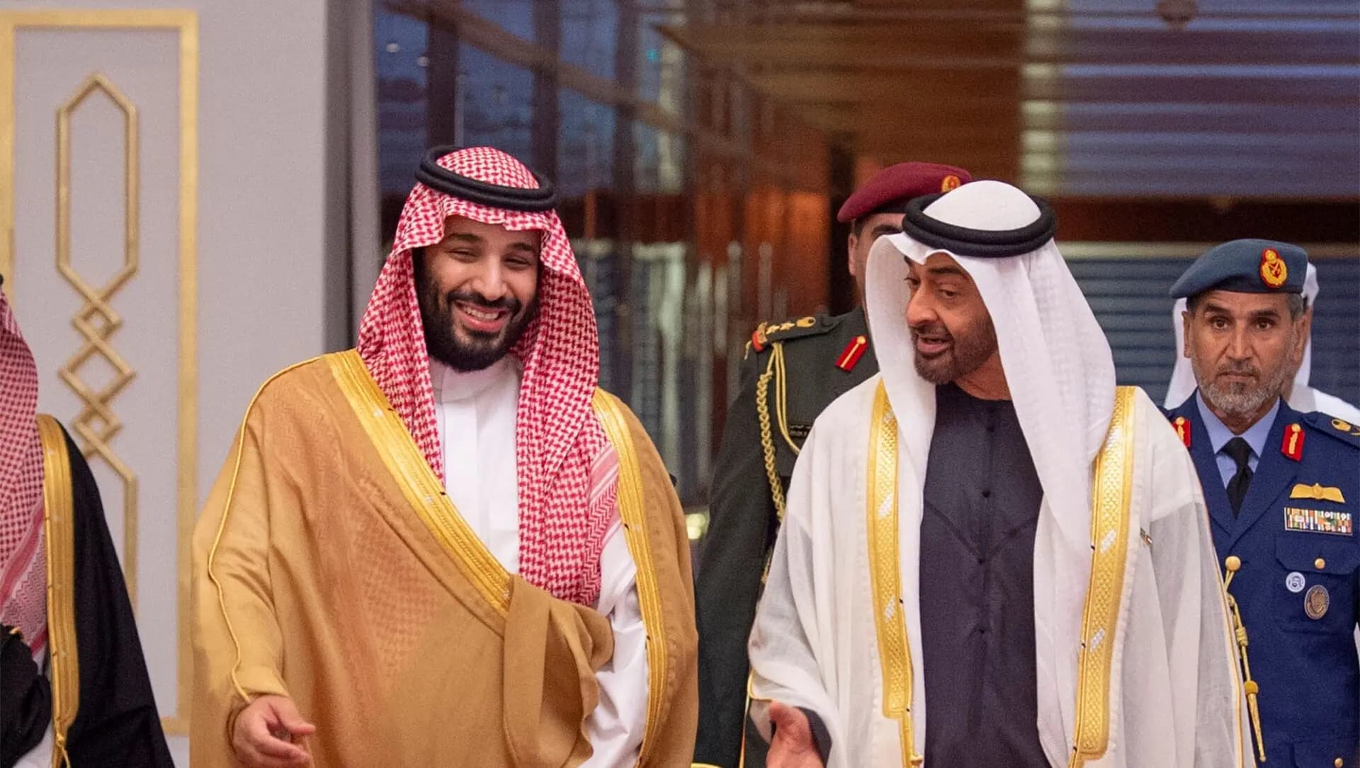 بن سلمان يُعزِّي بن زايد