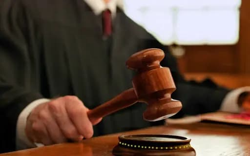 مختارٌ يتعرّض للمقاماتِ الدّينية.. و هذا مصيره