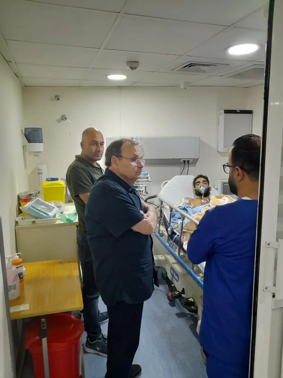 البزري يتفقّد جرحى الاشتباكات في مستشفيات صيدا