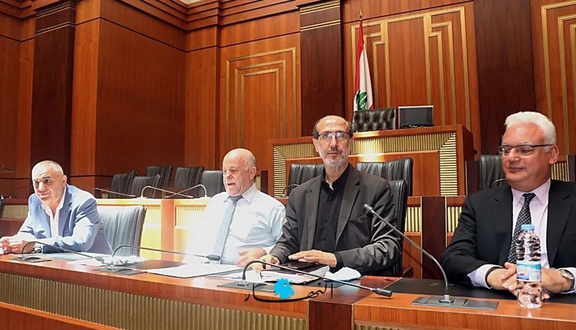 لجنةُ الإعلام تبحثُ "تلزيمَ البريد"
