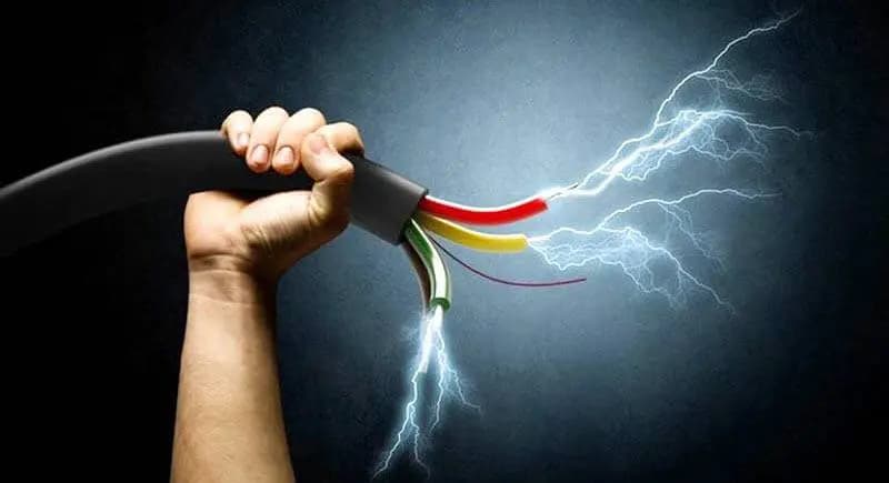 توفّي بصعقة كهربائية في عين الحلوة
