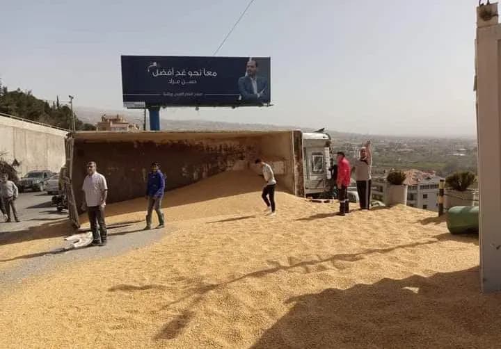 إنزلاق شاحنة على طريق شتورا قرب مطعم المحطة، أمّا الأضرار فاقتصرت على المادّيّات.