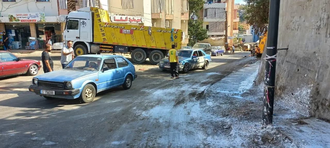 تلبيةً لنداء الأهالي.. حـ.زب الله يبادر لرفع النفايات في صيدا